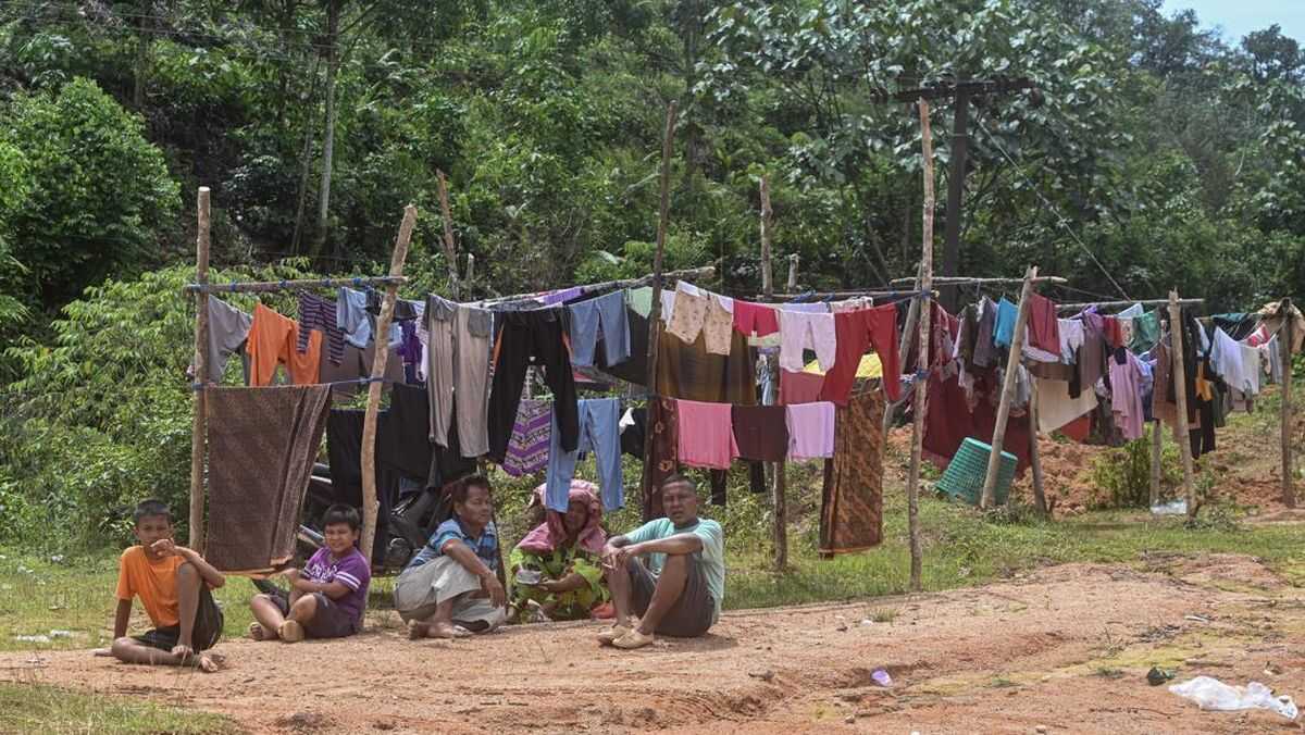 Flood Evacuees' Homes Burgled in Tapanuli Tengah, Thieves' Footprints Found in Mud