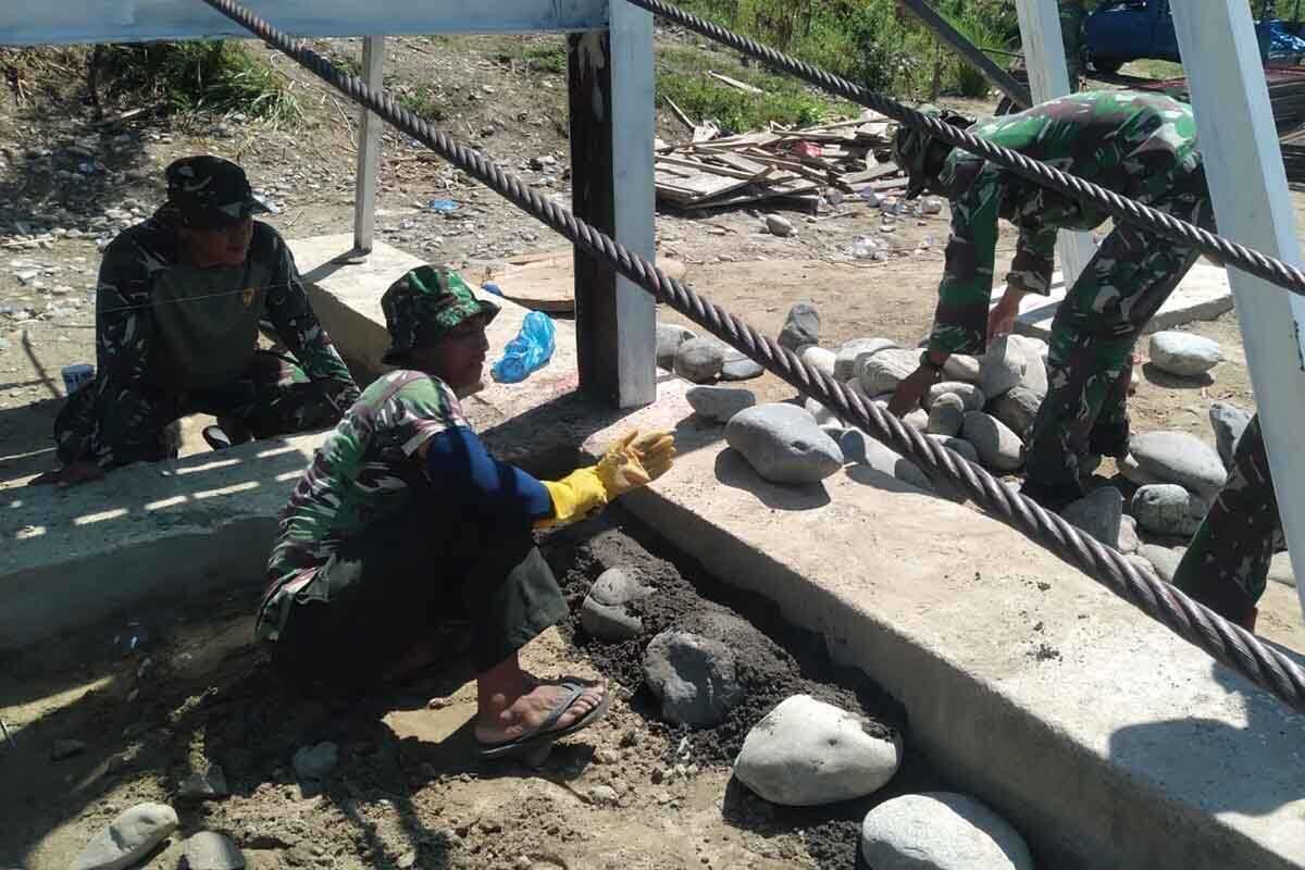 Kodim 0108/Southeast Aceh Builds Suspension Bridge Following Flash Floods