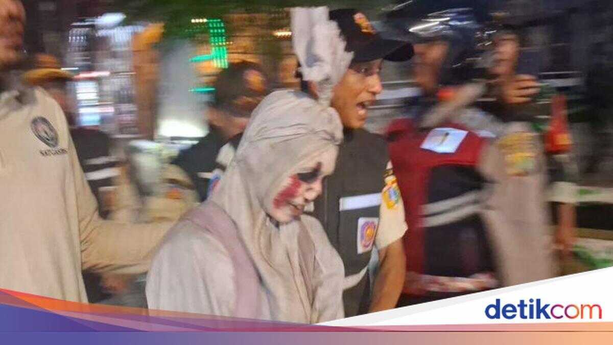 Public Order Operation in North Jakarta Nets 32 People, Including 'Pocong' Buskers and Informal Traffic Wardens
