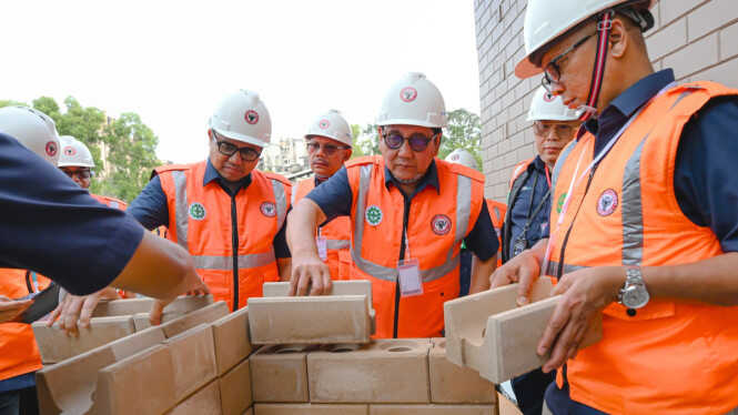 SIG Dispatches 36,000 Interlocking Bricks to Accelerate Permanent Housing Construction in Padang, West Sumatra