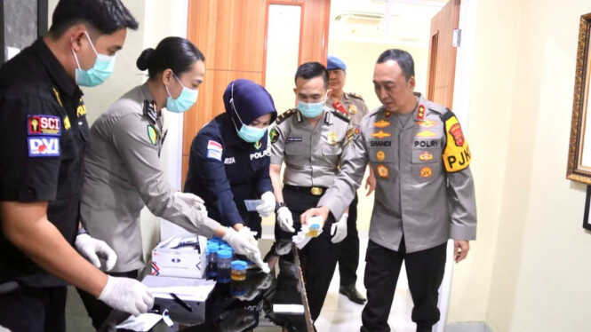 South Sumatra Police Chief Personally Leads and Undergoes Urine Testing: Zero Tolerance on Drugs