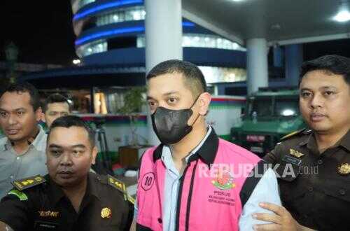 Prosecutors Maintain 18-Year Prison Demand for Riza Chalid's Son in Crude Oil Corruption Case