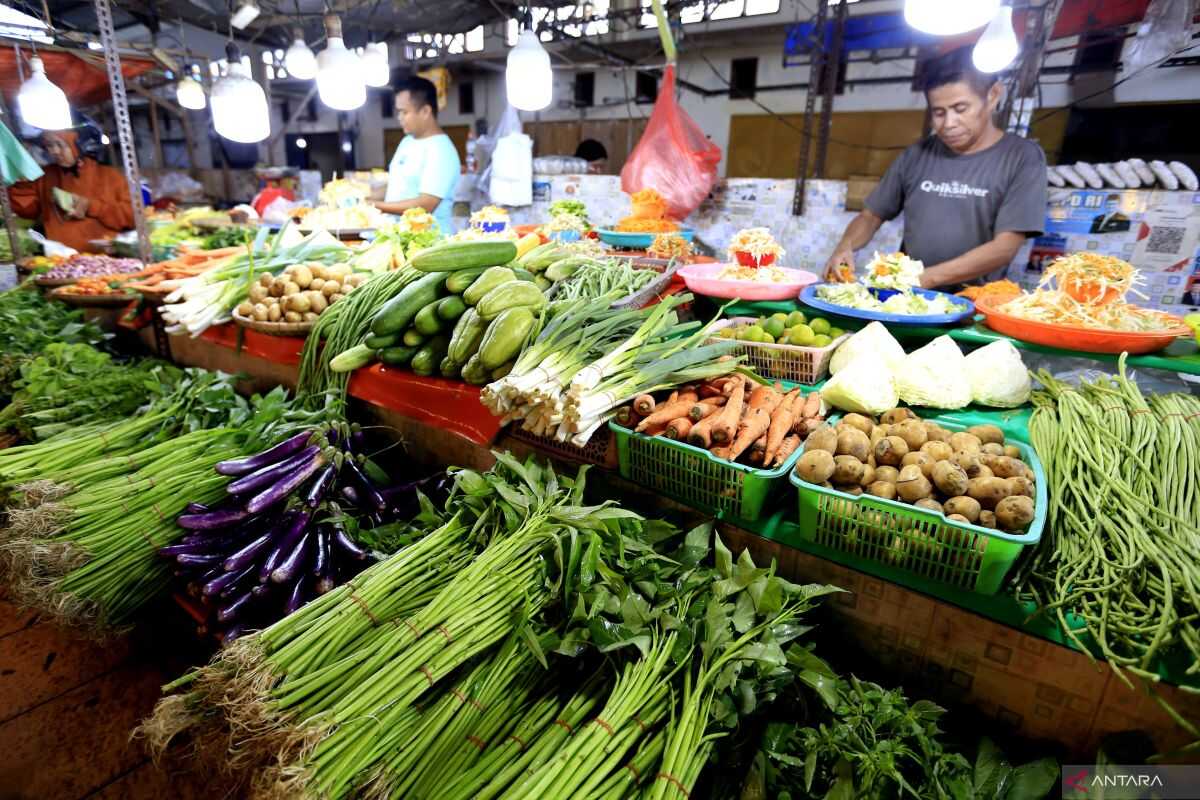 Indonesian government urges regions to monitor food prices during Ramadan