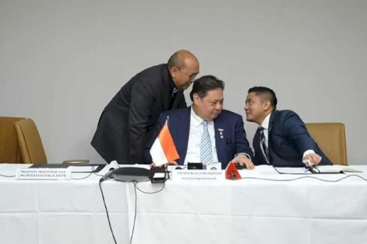 After Press Conference, Teddy's Whisper to Rosan Draws Public Attention