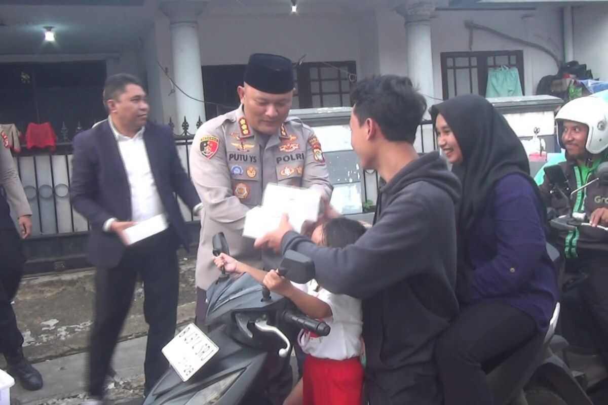 Welcoming Ramadan, South Jakarta Police Clean An-Nur Cipete Mosque