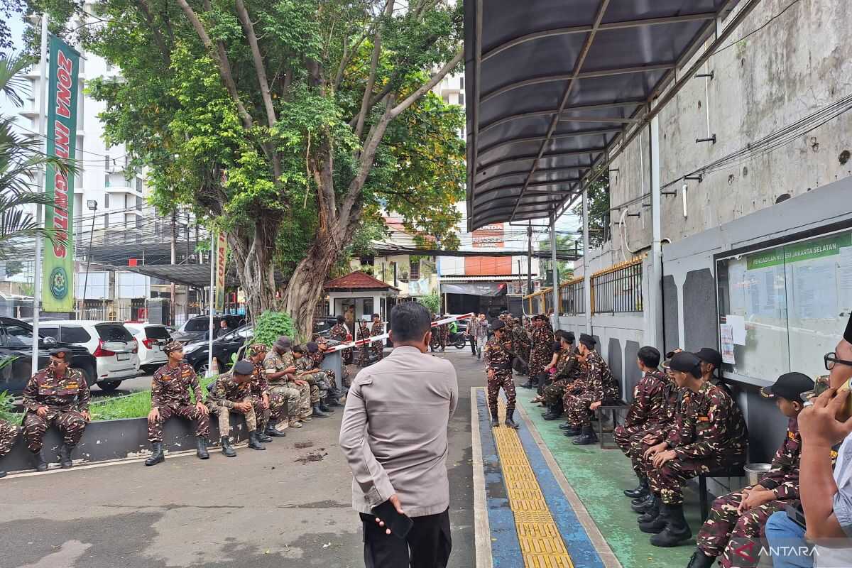 Banser members fill courtroom for former Religious Affairs Minister Yaqut's pretrial hearing at South Jakarta District Court