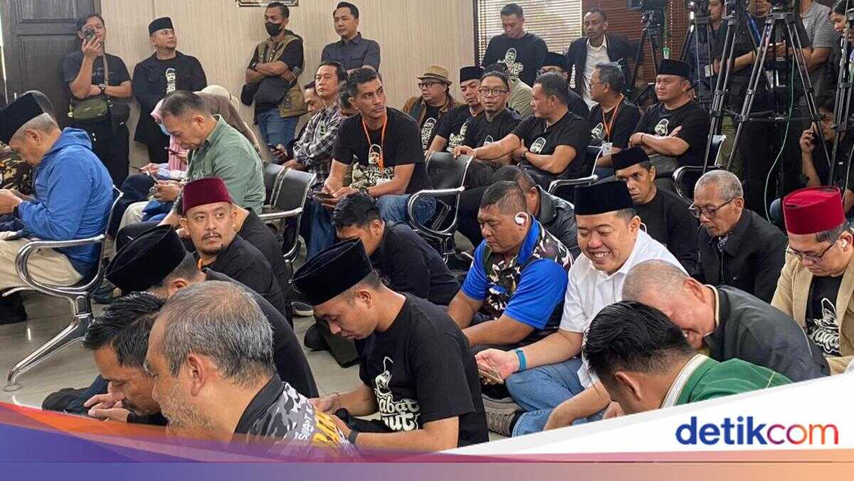 Yaqut Supporters Rebuked by Judge After Jeering Absent KPK at Pretrial Hearing