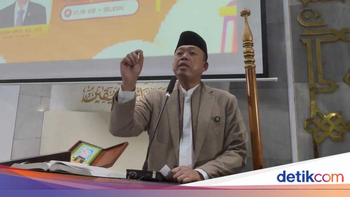 Minister Nusron Discusses Chain of Knowledge and Leadership Ethics at UI Tarawih Lecture