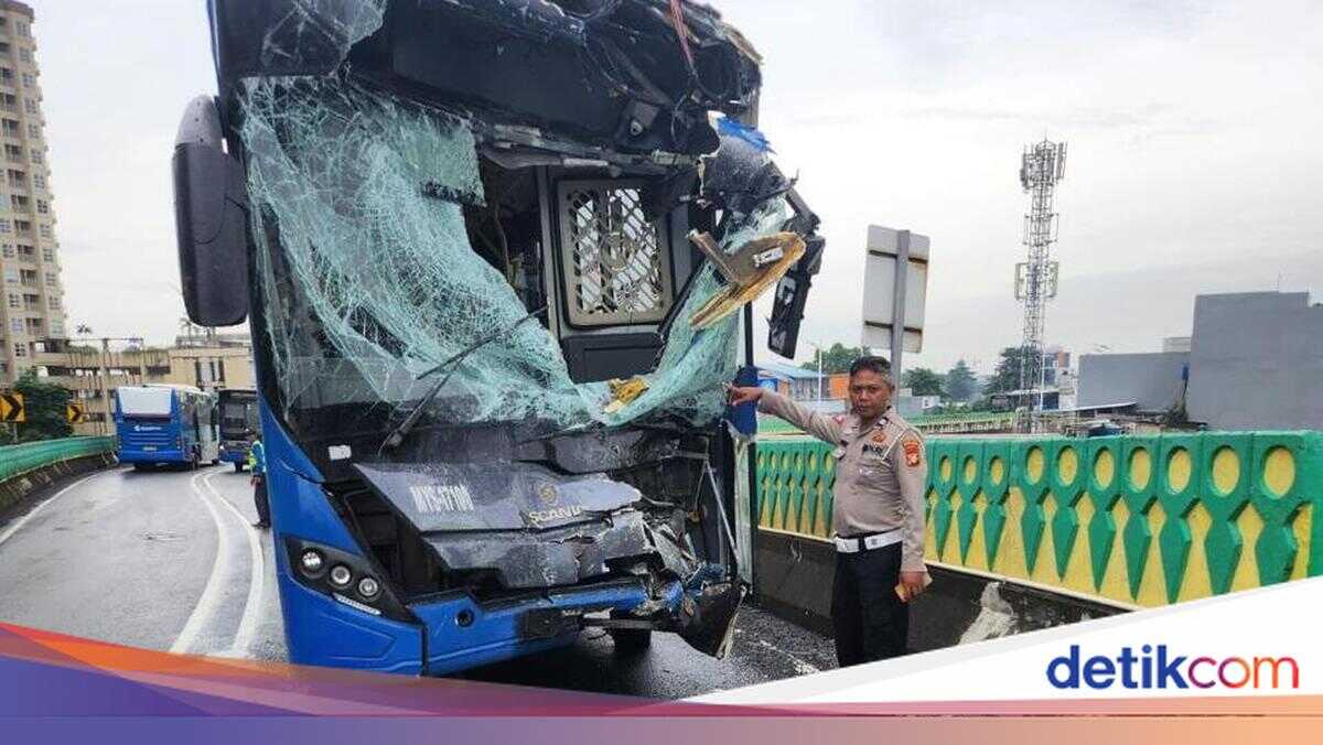 TransJakarta Confirms Sleeping Driver Who Caused Elevated Busway Collision Will Face Sanctions