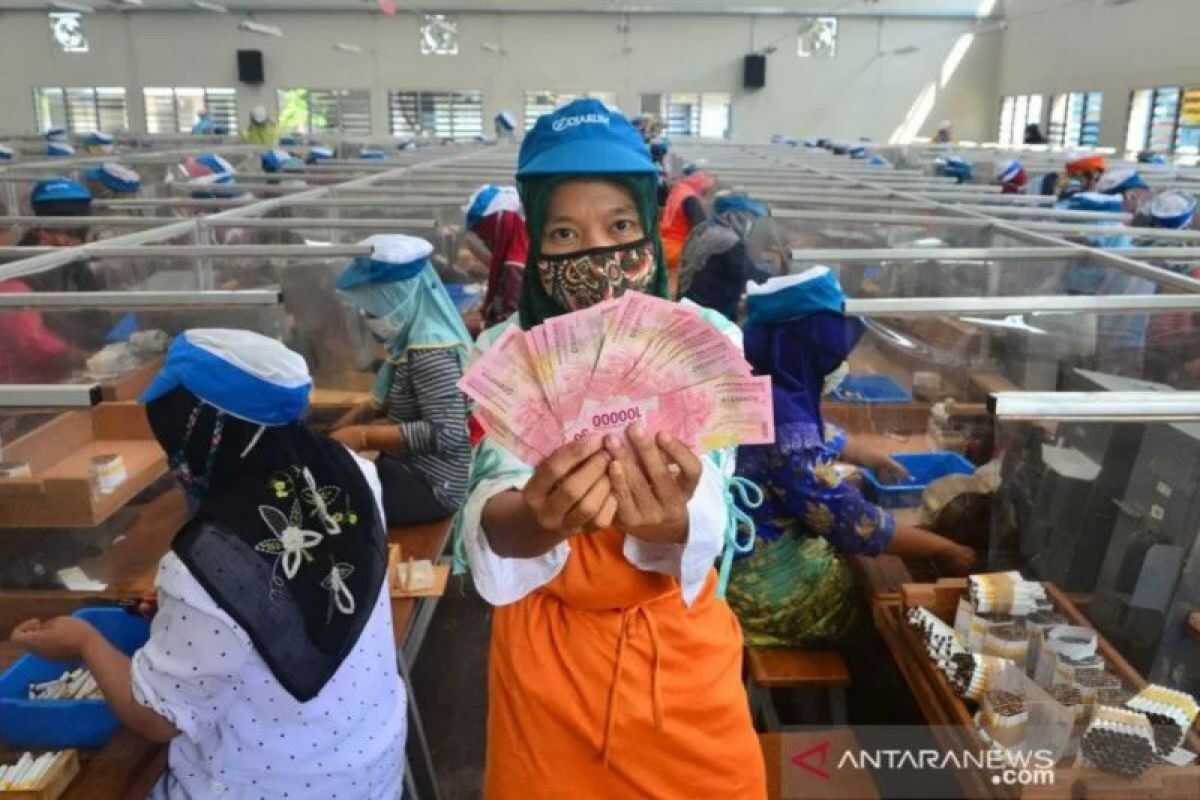 MP Proposes Holiday Allowance Be Paid Two Weeks Before Eid