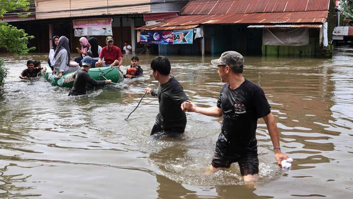 Floods Engulf Multiple Areas from South Sulawesi to Bali