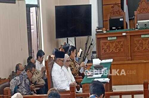 Former Religious Affairs Minister Yaqut Explains 'Hifdzun Nafsi' Principle at Pre-Trial Hearing on Hajj Quota Case