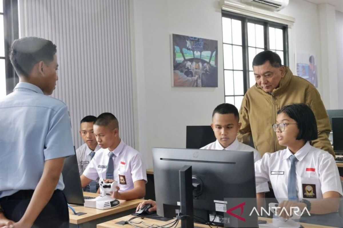 Minister inspects quality of learning facilities at SMA Taruna Nusantara military academy