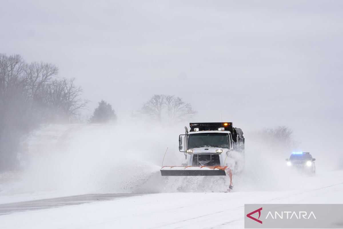 Snowstorm on US east coast causes cancellation of thousands of flights