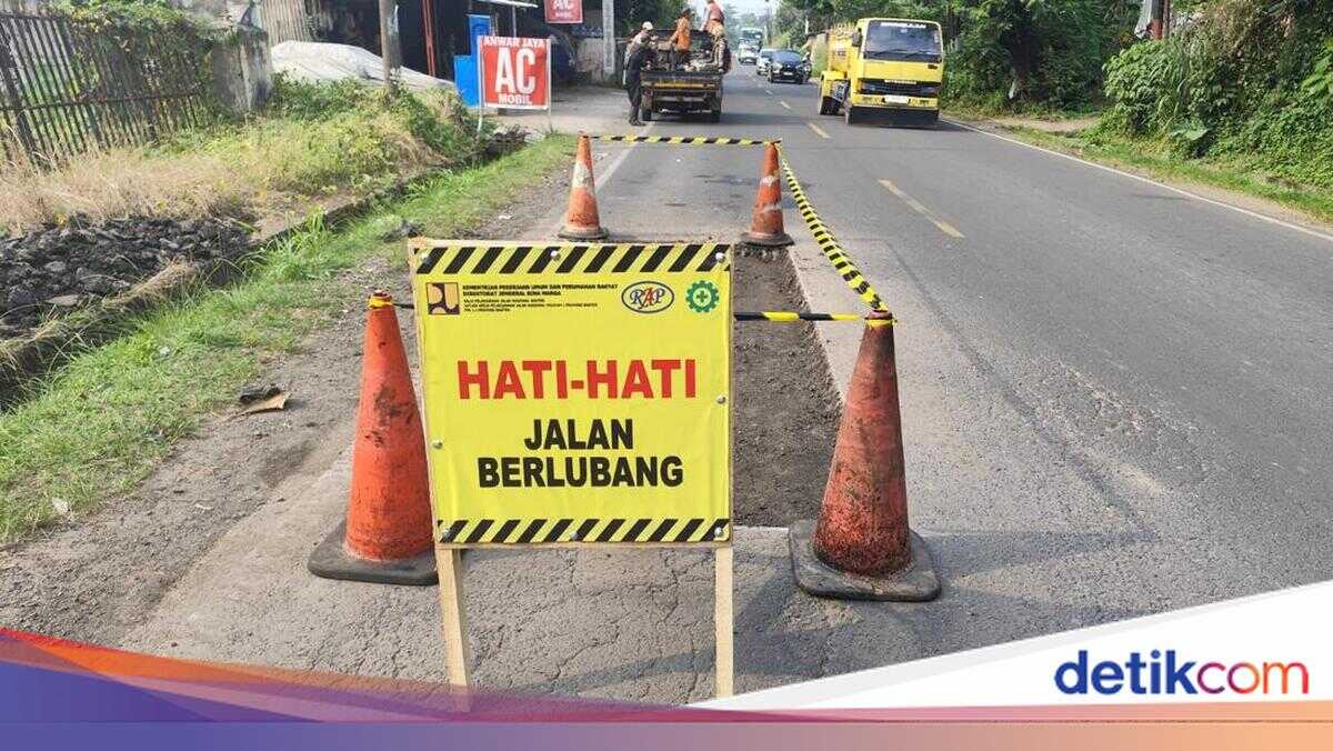 Pandeglang Regency and Banten Provincial Governments Sued Over Damaged Roads