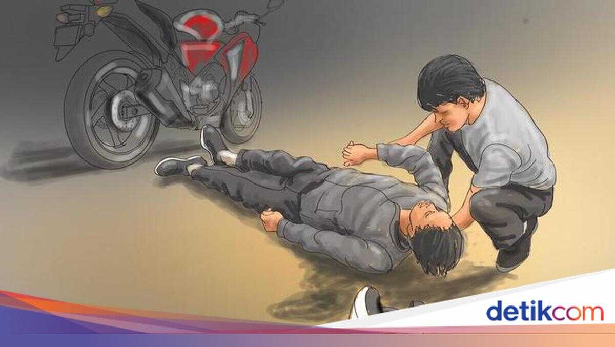Ride-Hailing Motorcycle Driver Rushed to Hospital After Being Struck by TransJakarta Bus in Central Jakarta