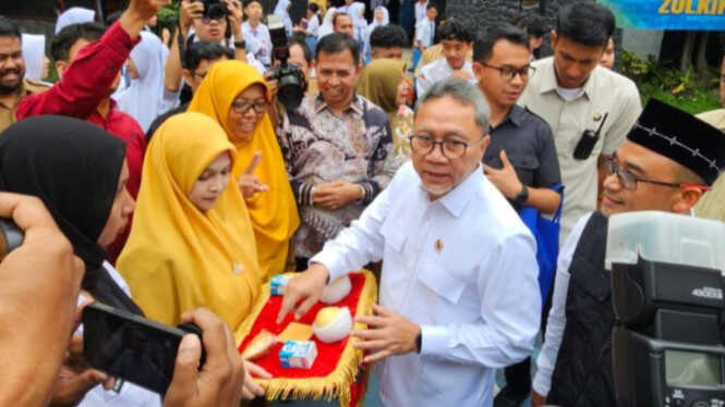 Coordinating Minister Zulhas Guarantees Dry Food MBG Packages During Ramadan Remain Nutritious