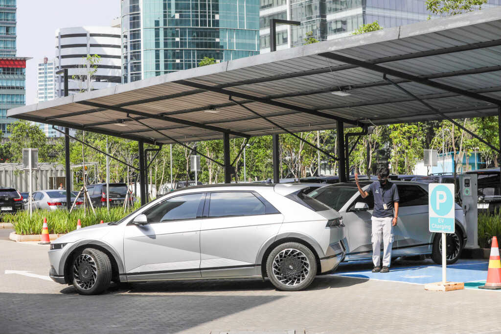 Electric Vehicle Battery Industry Enters Capital Markets