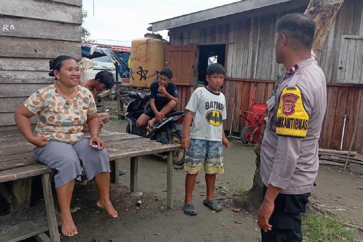 Police Chief: Residents flee as 5.4 magnitude earthquake strikes Sarmi