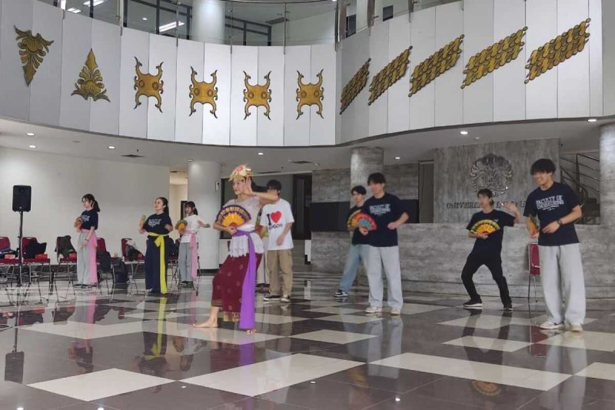 University of Indonesia Introduces Gamelan and Balinese Dance to Japanese Students