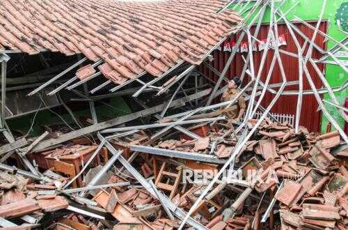 Dilapidated Building Condition: Roof Collapse at Jomin Barat III State Primary School, Karawang