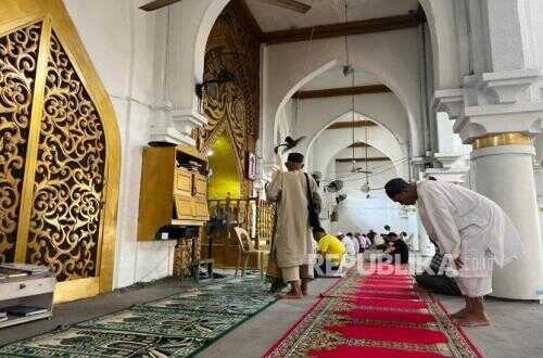 The Golden Mosque: Islam's Voice in the Philippines