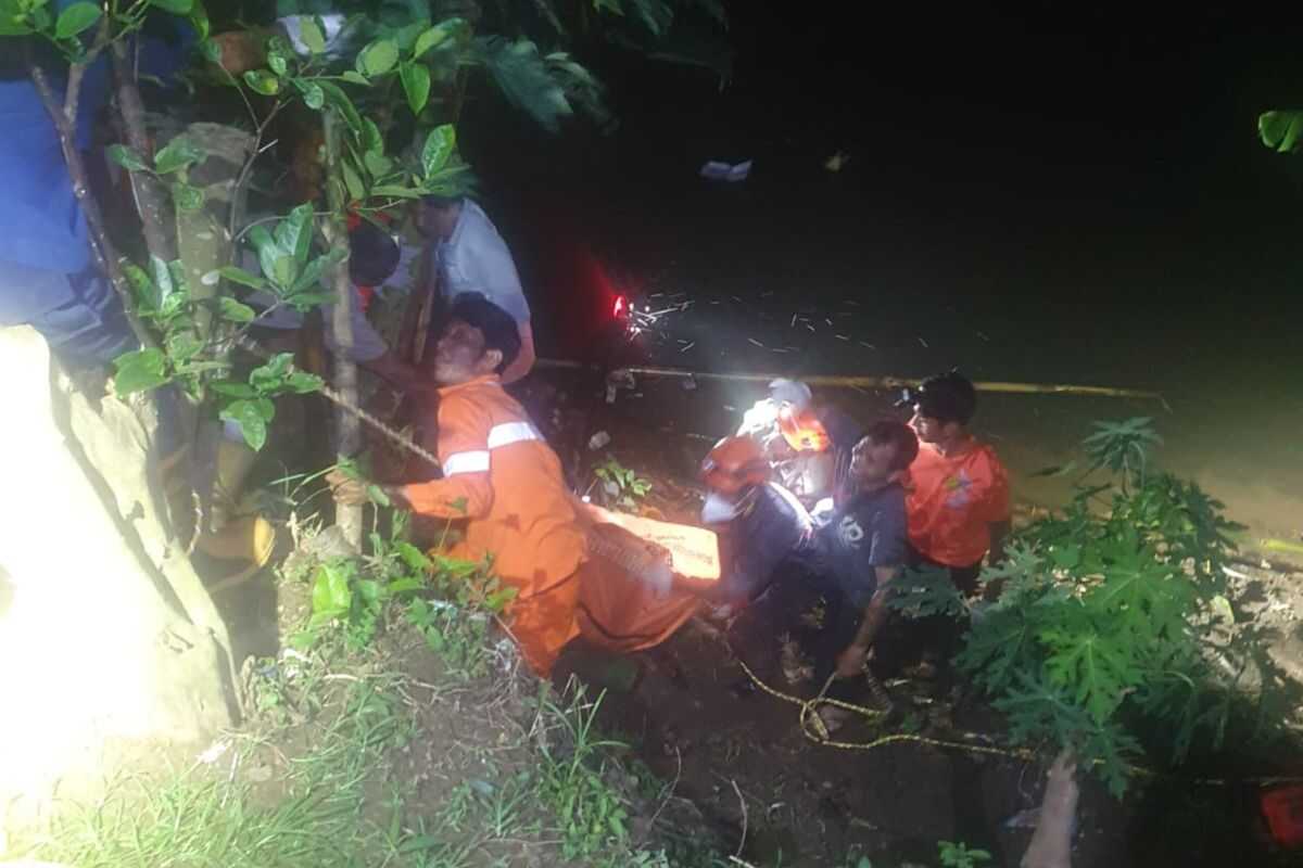 Police investigate discovery of male body in Ciliwung River