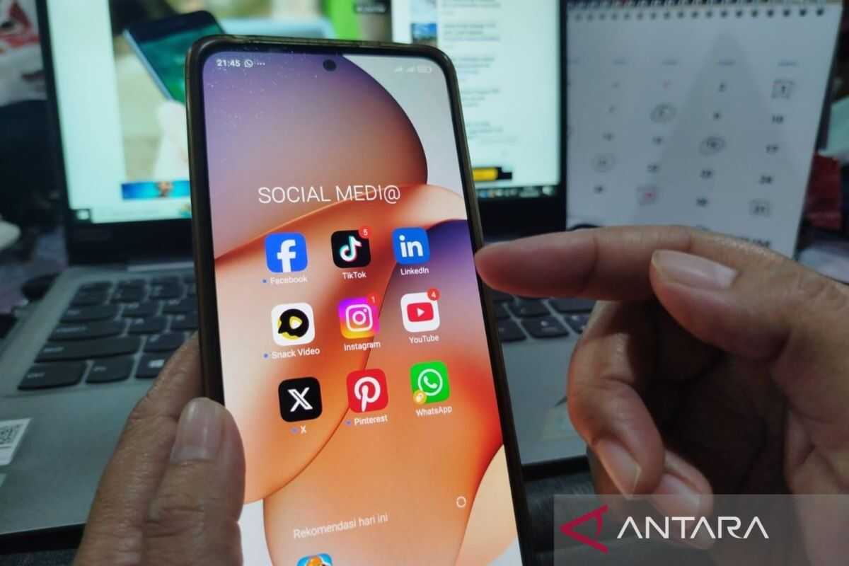 Oversharing on Social Media Can Be Prevented with Empathy and Self-Control