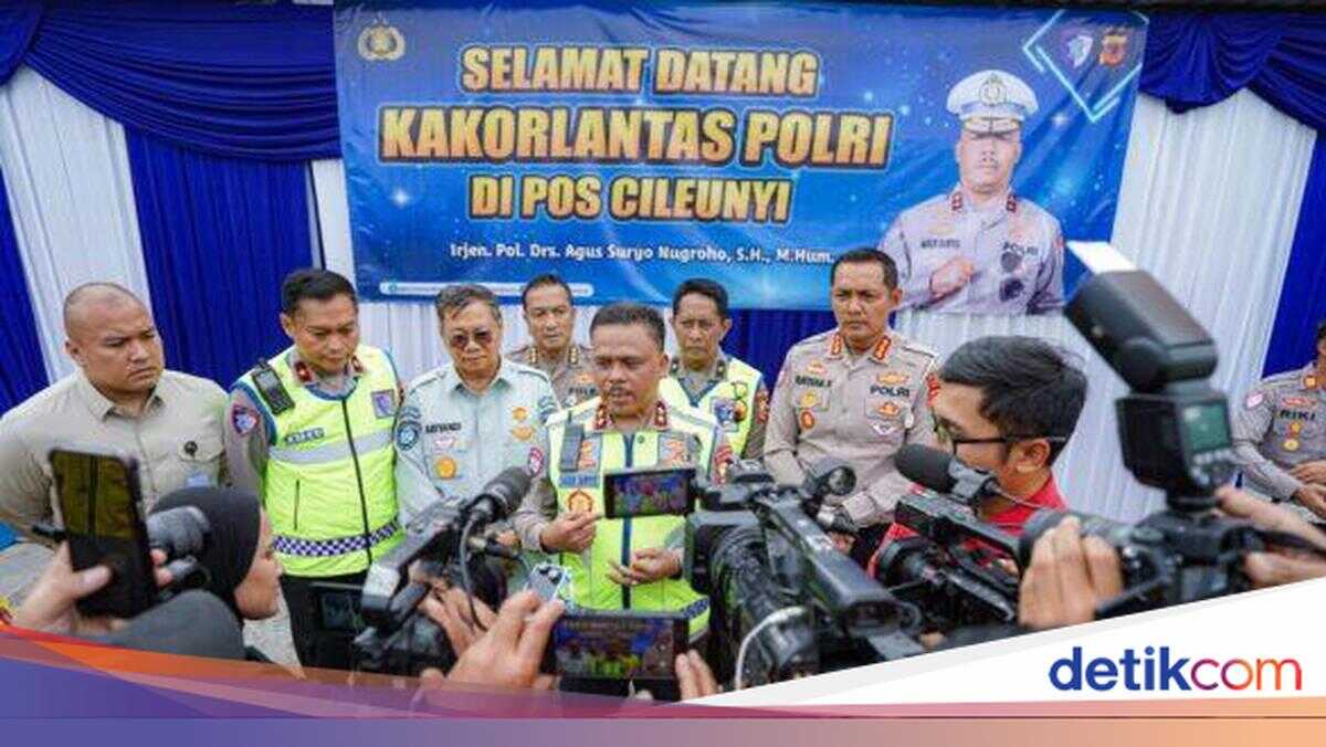 Traffic Police Chief Inspects West Java Toll Roads to Ensure Operation Ketupat 2026 Readiness