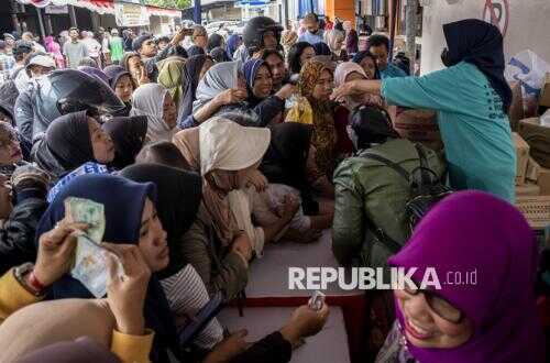 Cimahi Residents Flock to Ramadan Affordable Food Sales