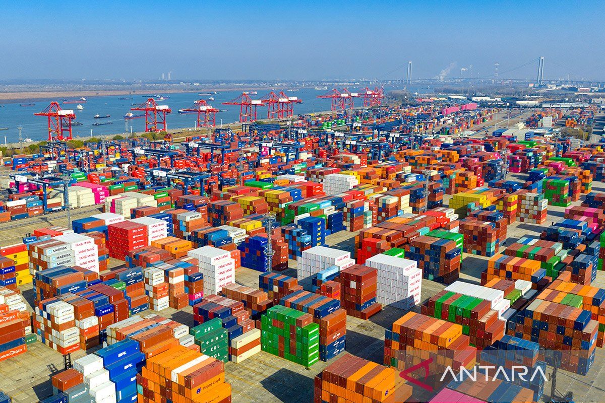 China bans exports of dual-use items to 20 Japanese defence entities