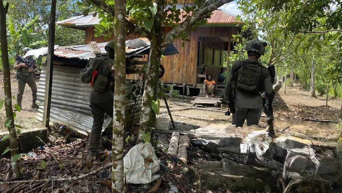 Cartenz Task Force Apprehends Armed Criminal Group Member Responsible for Soldier Shooting in Yahukimo