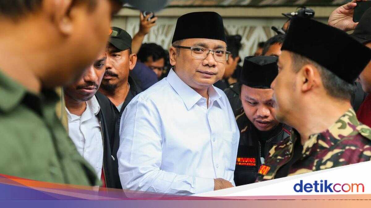 Yaqut Appears in Pre-trial Hearing but KPK Requests Postponement