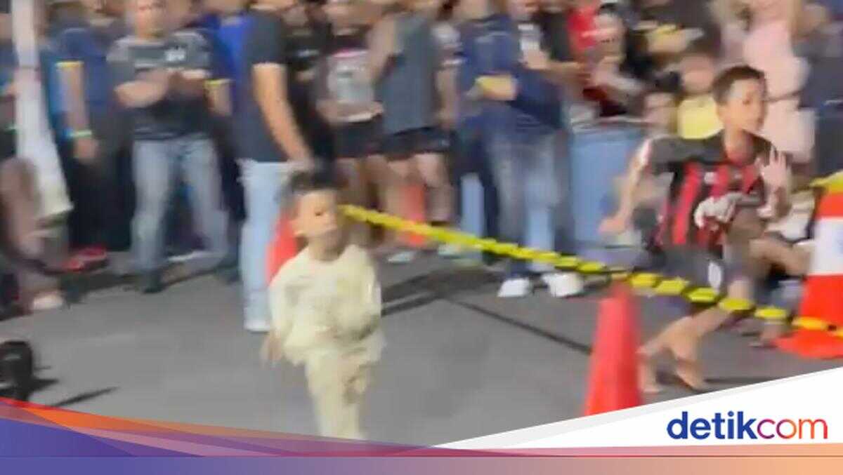 The Excitement of Evening Running Race in Riau with Young Children Participating