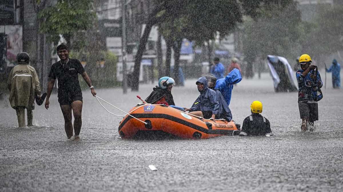 Flooding Sweeps Multiple Locations in Bali, 350 People Evacuated