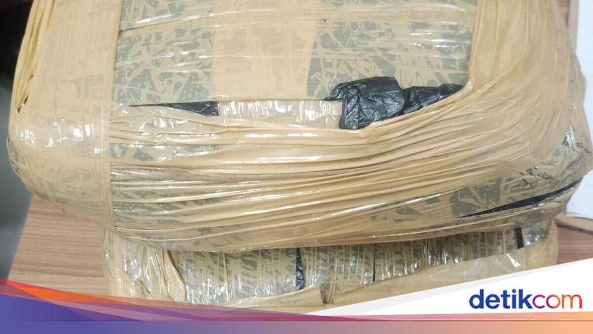 Intercity Drug Courier Arrested by Bekasi City Police with 2kg Cannabis Seized