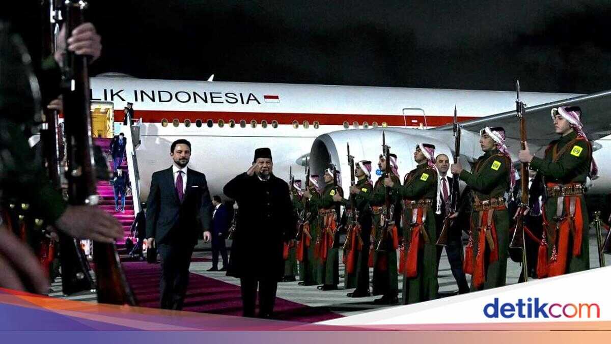 Prabowo's Aircraft Once Again Escorted by F-16 Fighter Jets During Jordan Visit