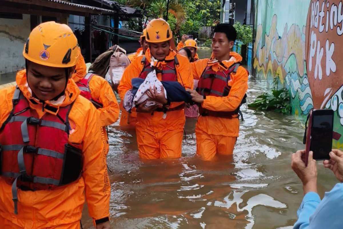 545 Makassar residents displaced across six evacuation sites following flooding, says disaster agency