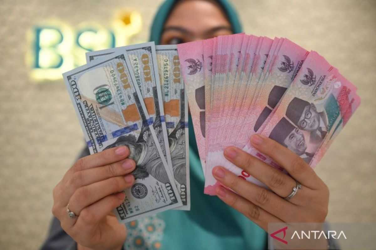 Rupiah weakens amid investor caution ahead of Trump's address