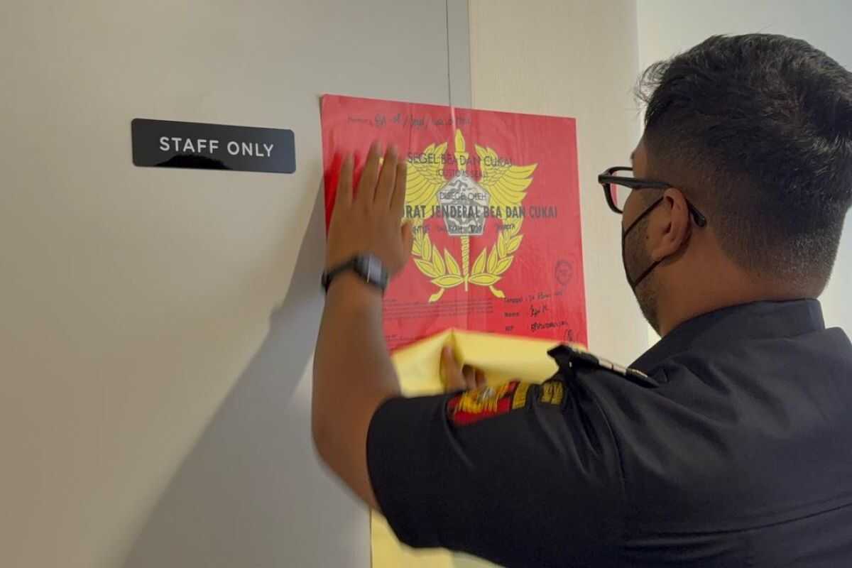 Expert backs Customs measure to seal imported jewellery retailers