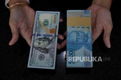 Rupiah Weakens as Stock Index Gains Ahead of Trump's State of the Union Address