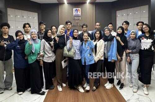 Should Lectures Fill or Excavate Knowledge? Competing Educational Philosophies in Indonesian Higher Education