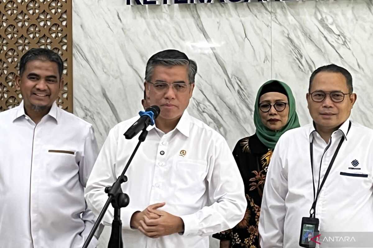 Minister of Manpower Emphasises the Importance of Monitoring the Provision of Eid al-Fitr Bonuses for Workers