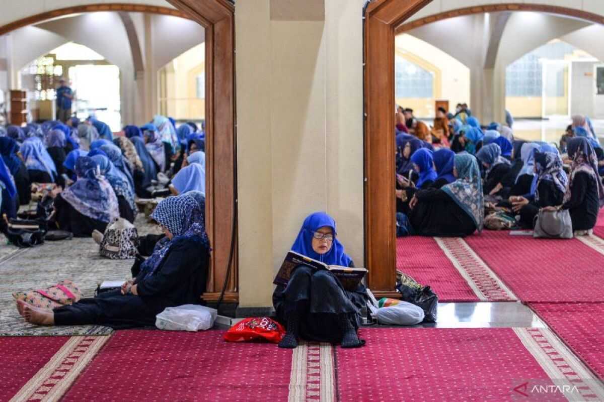 Special Islamic boarding school for the elderly in Bandung