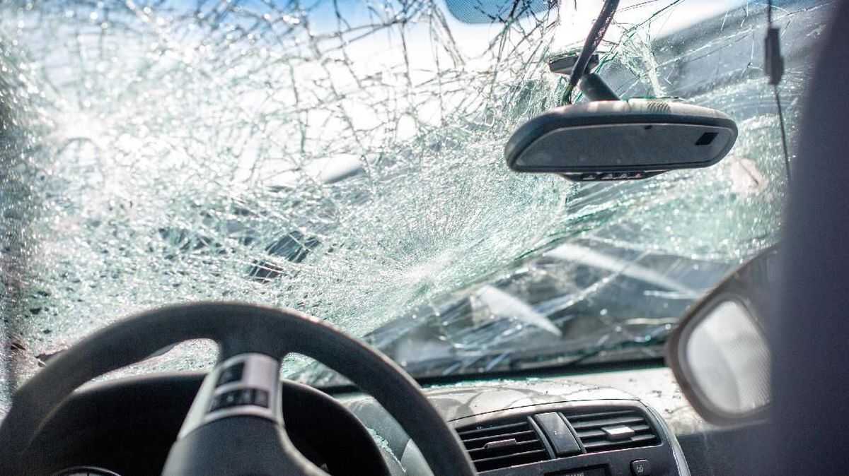 Student Driving BKAD Mamuju Official Car Hits Two Residents, Now a Suspect