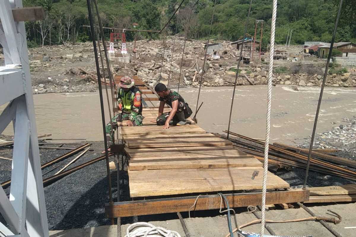 Military Completes 57 Per Cent of Suspension Bridge Project in Central Aceh