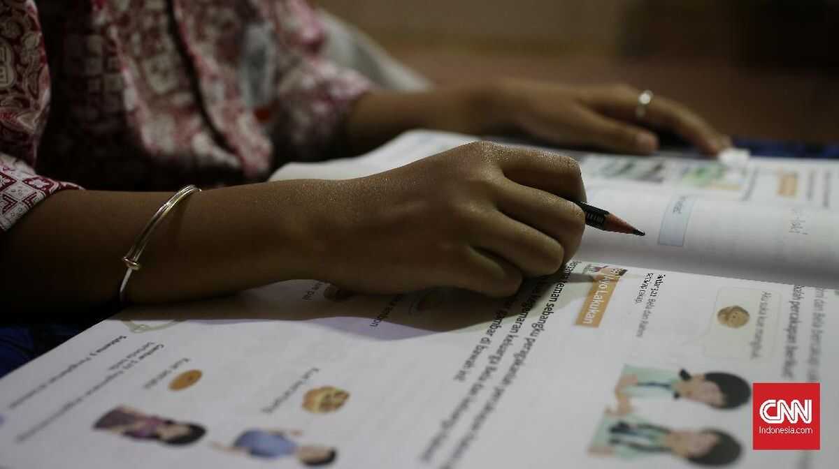 Extreme Weather Hits Makassar, Students Learn Online 25-28 February