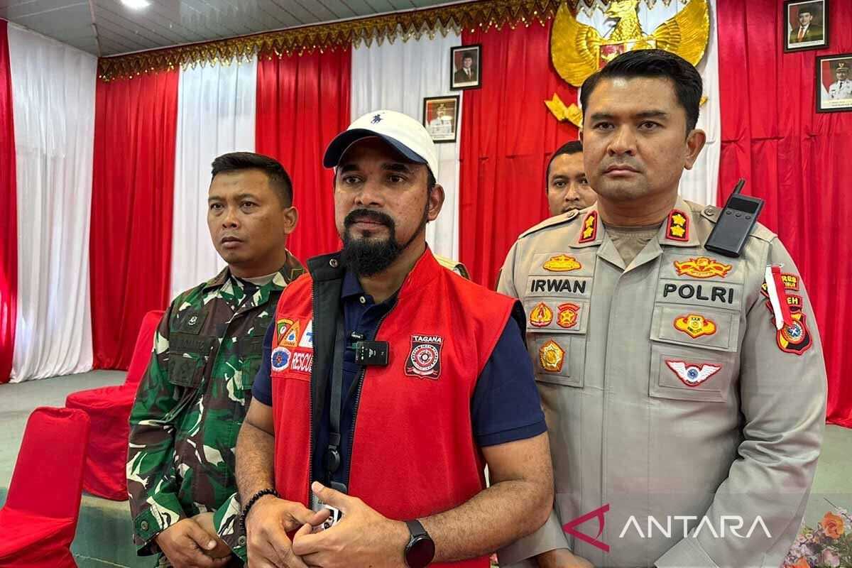 East Aceh District Administration Equips Village Heads with Communication Devices