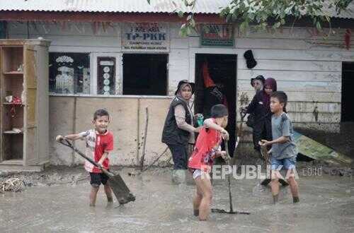 Rising in the Holy Month, Dompet Dhuafa Cleans and Repairs Public Facilities in Aceh