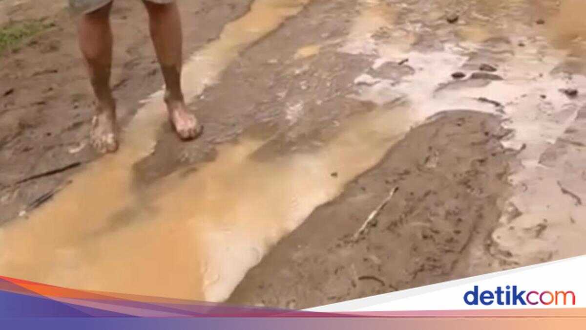 Floods Hit Hotels and Homestays in Mandalika, Tourists Panic